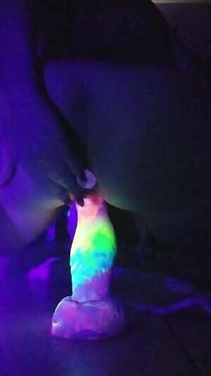 Stuffing myself with my M/M Demogorgon + buttplug 💖