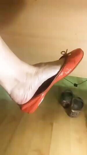 Classic shoeplay from a Latina