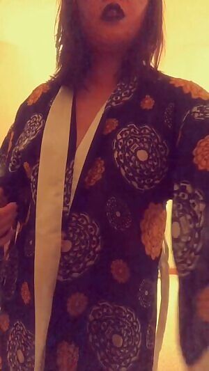 Trying out the tripod my husband gave me when I told him I was having issues taking sexy selfies. What do y’all think?