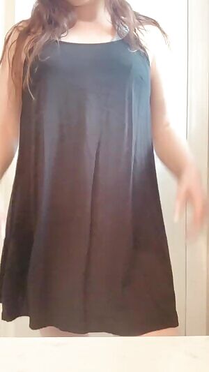 Sundress season is my favorite... what’s yours? 🍑😉