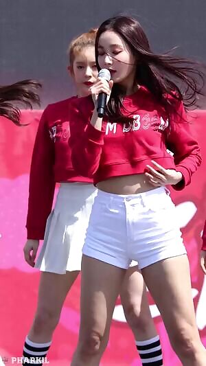 Momoland - Yeonwoo