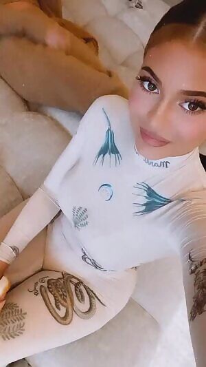 Skintight Bodysuit 🤤