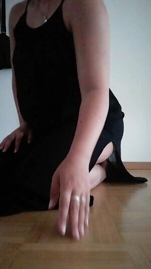 I got this dress at a fleamarket and I love it