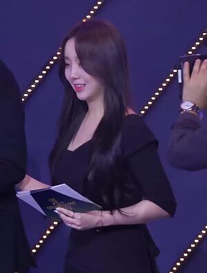 LOVELYZ Kei subtle bounces