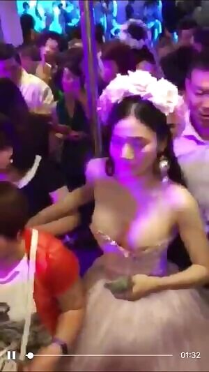 I don’t know what’s going on here, but I like it