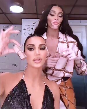 I want to lick and suck those lips! Kim Kardashian has such a hot mouth!