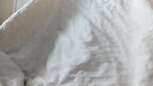 Come under the covers with me! 🛏️