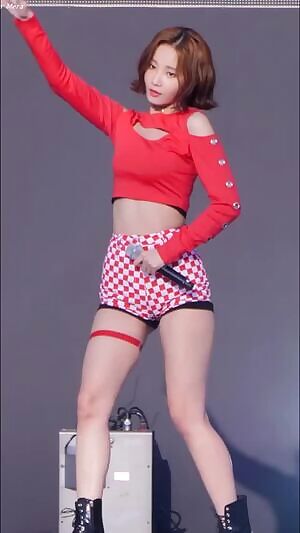 Yeonwoo bless her soul