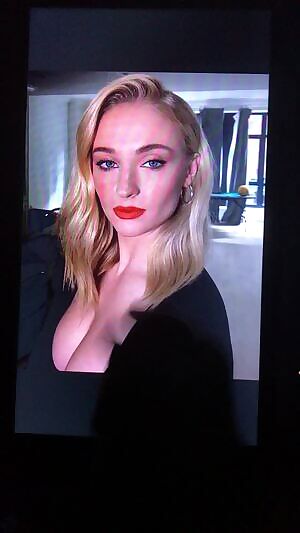 Cum on Sophie Turner’s boobies