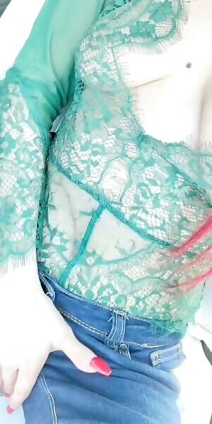 Who has a Poison Ivy Fetish? Cum play with me i'm available all day.