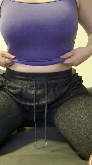 I igured you guys might enjoy a titty drop 😉