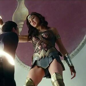 Gal Gadot upskirt plot in 
