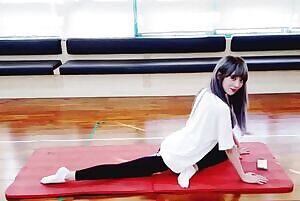 WJSN Luda yoga session