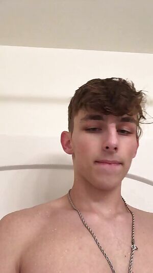 Fun in the tub 😂