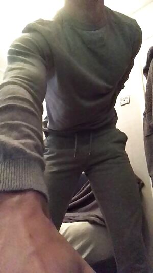 You all love a guy in grey sweatpants? Pms welcome