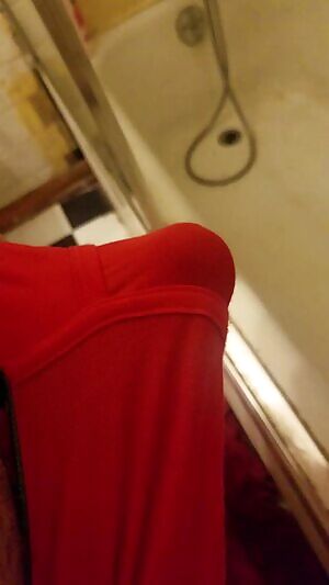 sexually frustrated and i like attention. anyone wanna get off with e?