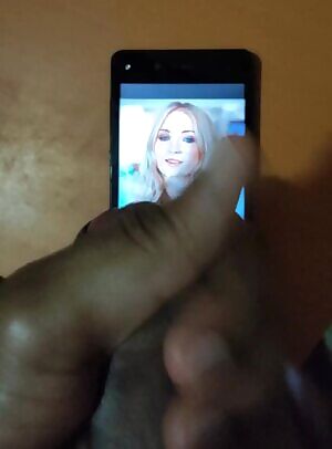 Nutted on Sophie Turner's face 💧