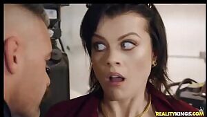 RKPrime - Nadia White - Autoshop