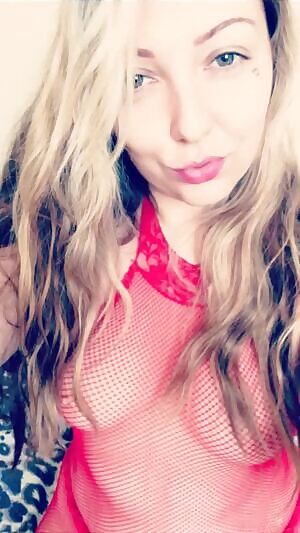 19F. never really wear clothing this revealing, but im def feeling myself! sc: alexisnewin