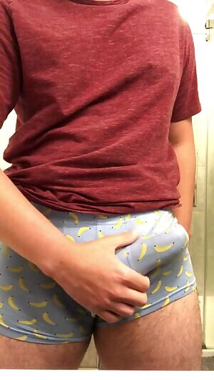 Do you think my banana is ready to be eaten 🍌??? Pm are welcome