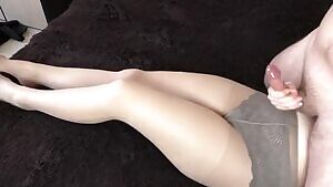 she makes him cum on her pantyhose legs