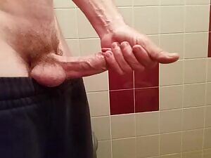 Who wants to ake me cum?