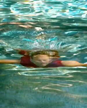 Making love with Kristen Bell in that pool and getting sucked off by her underwater...would be incredible.