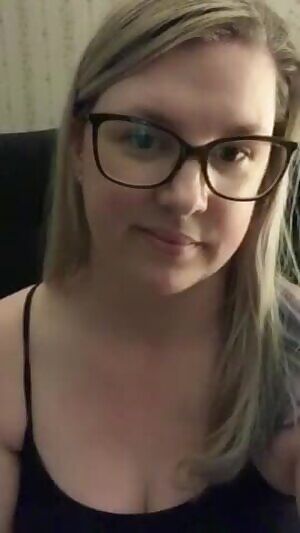 I’m just a bored mom.. who loves showing off her tits. 😉