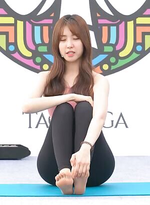 Bestie - Dahye Yoga Possible pussy