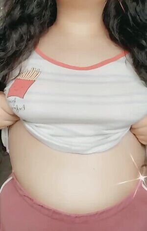 More titty drops on my onlyfans😏 link in comments👇🏽