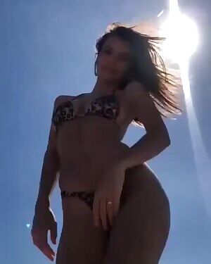 A load for Emily Ratajkowski tonight boys!