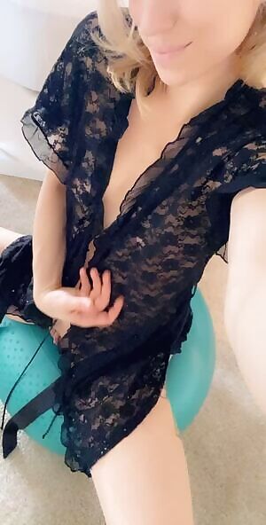 I can think some interesting workouts on this new exercise ball, can you? 😜 33