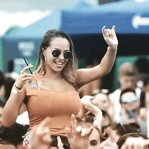 Concert babe
