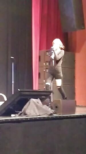 170222 Hyuna Shows Off Her Goods