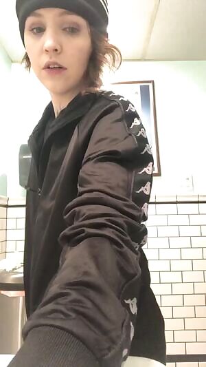 Going to work without anyone knowing the bruises hiding on my butt 😅😇