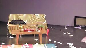 Actress drops the towel in 