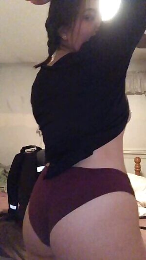 Quick booty check and titty drop