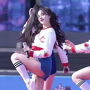 MOMOLAND - Nancy & Hyebin