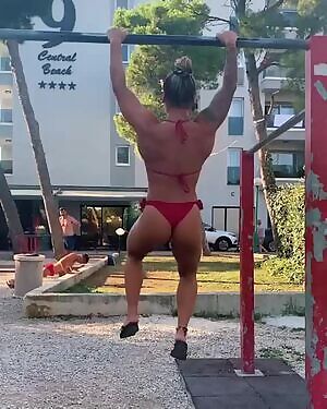 Suzanne Svanevik - pull ups everywhere