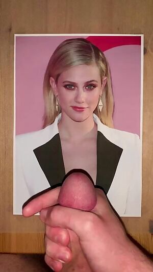 Lili Reinhart