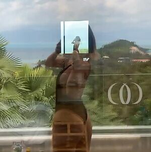 HYERAN - Side boob and ass.