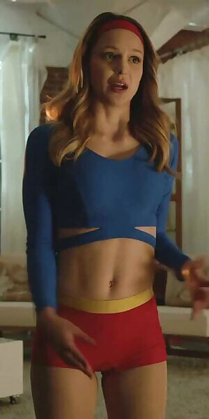 Melissa Benoist has a really tight body