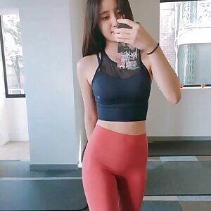 JISOO - Tight Body.