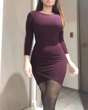 I had no idea my classmate was hiding these curves under her baggy sweatshirts! Any ladies want to go out tonight? 😍😈