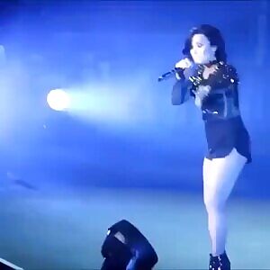 Demi Lovato sexy legs