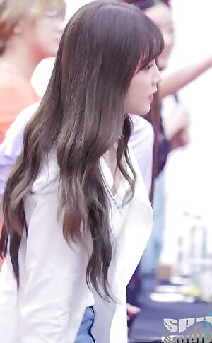 Apink - Chorong's Cleavage