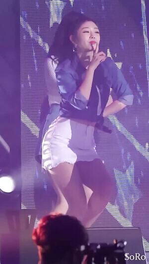 jisoo & mijoo - butts and legs