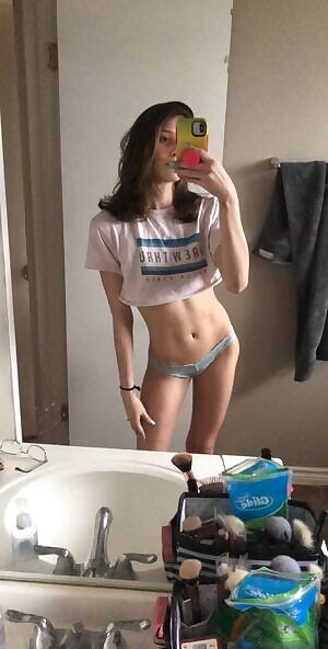 Petite, fit and fuckable 😈