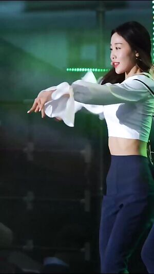 Loona - Yves, Kim Lip, Hyunjin, Heejin, Gowon & Jinsoul