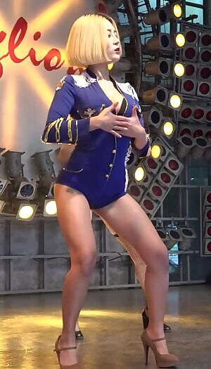 Girl Crush - Bomi in tight one piece
